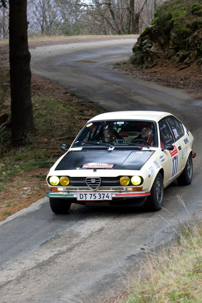 Efter en afkørsel på løbets første specialetape kører Jens Gandrup og Kristian Flensbak nu på tider, der ville placere deres Alfa Romeo i top 30.
(Foto: Michael Eisenberg, Intercom)
